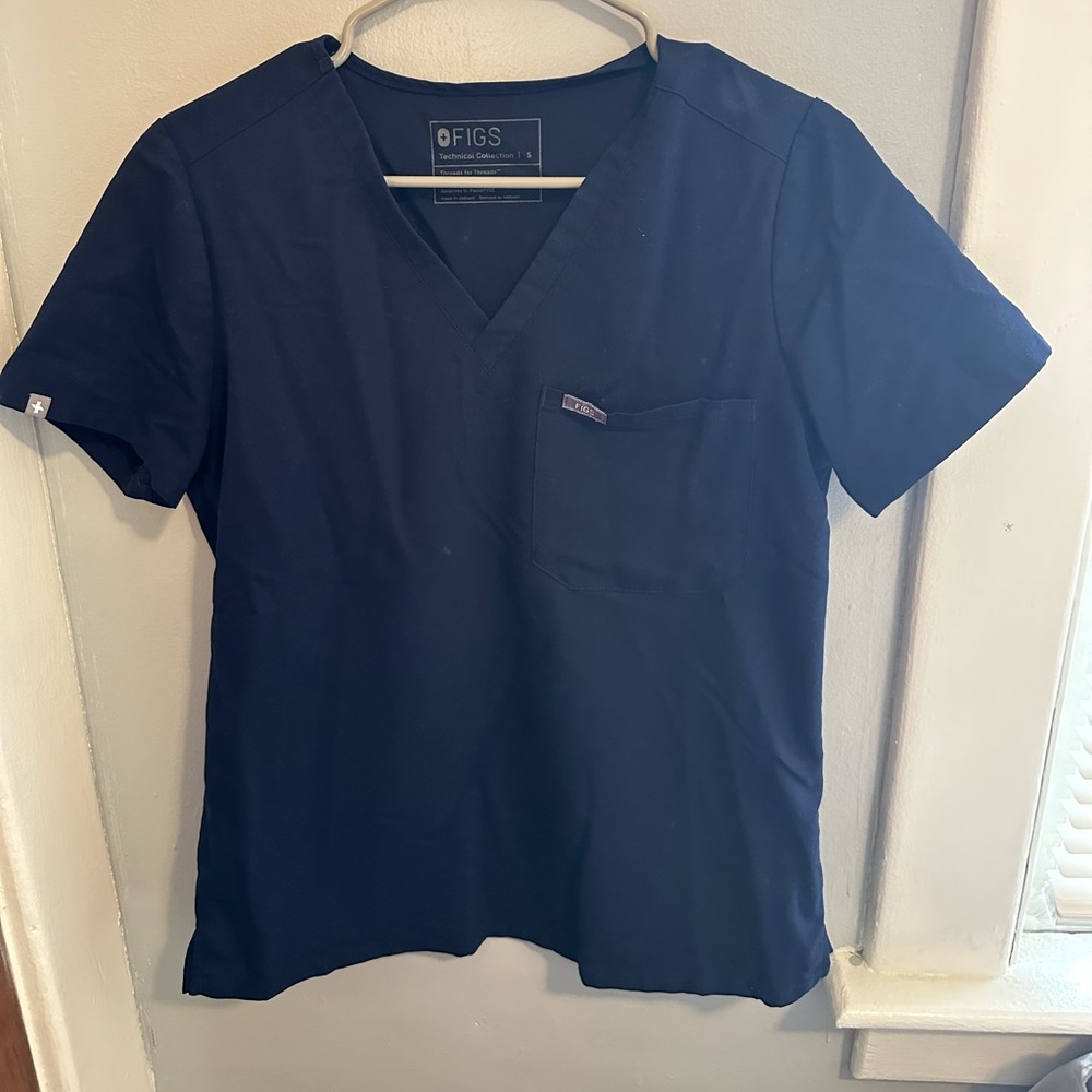 Small navy figs scrub top